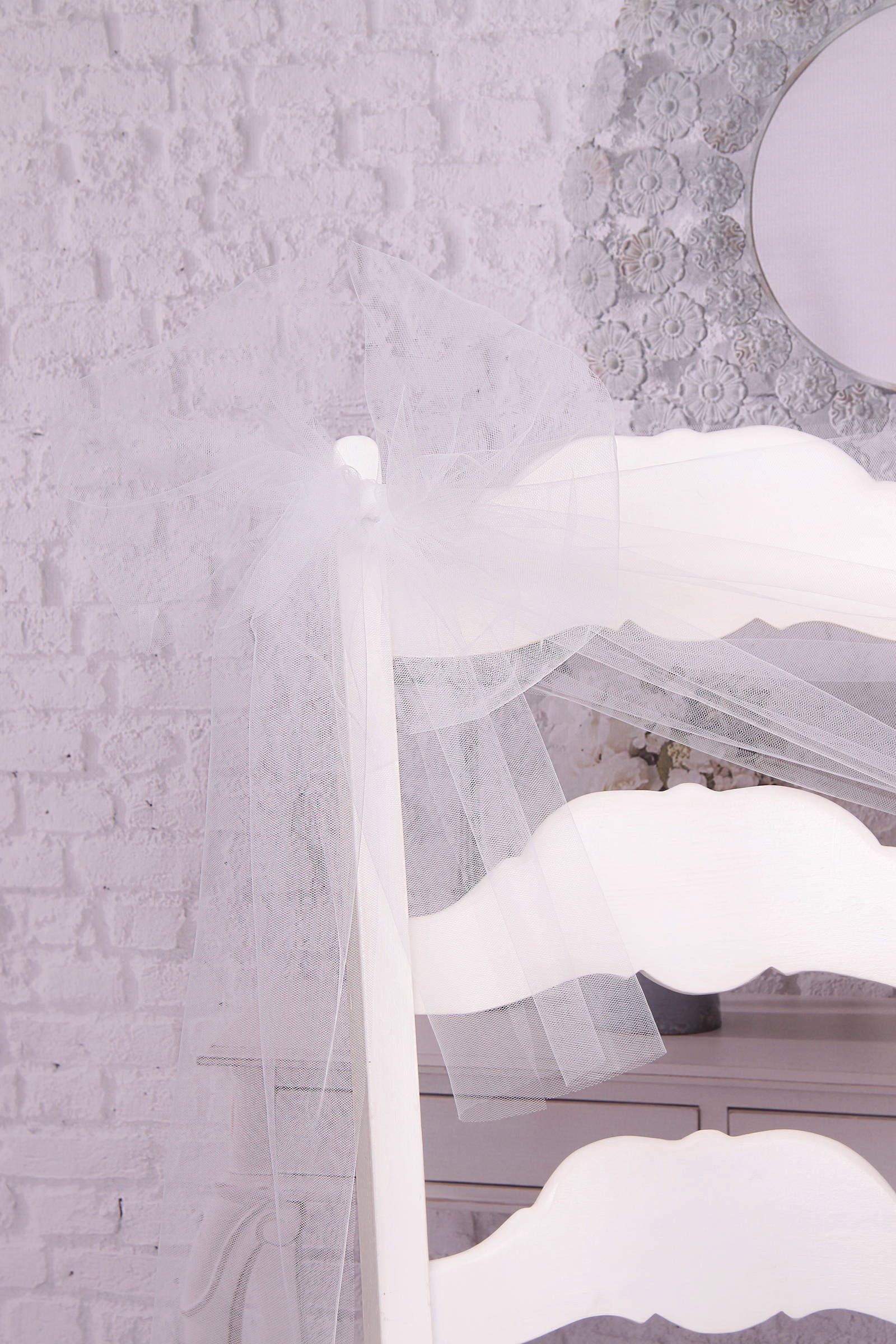 Ozdoba komunijna tiul na krzesło - biała - obraz 0