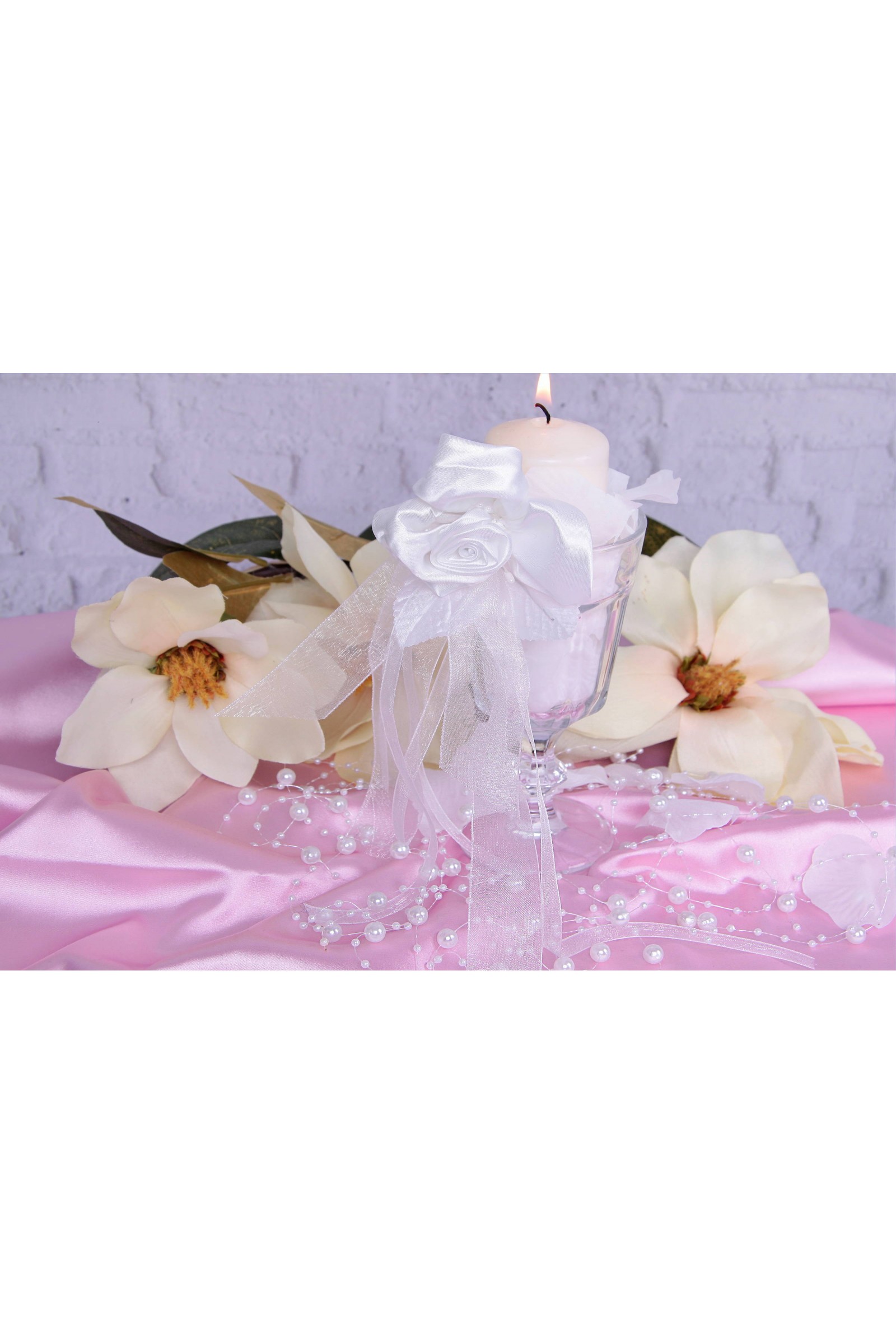 Biała perełka w girlandzie komunijnej - obraz 3